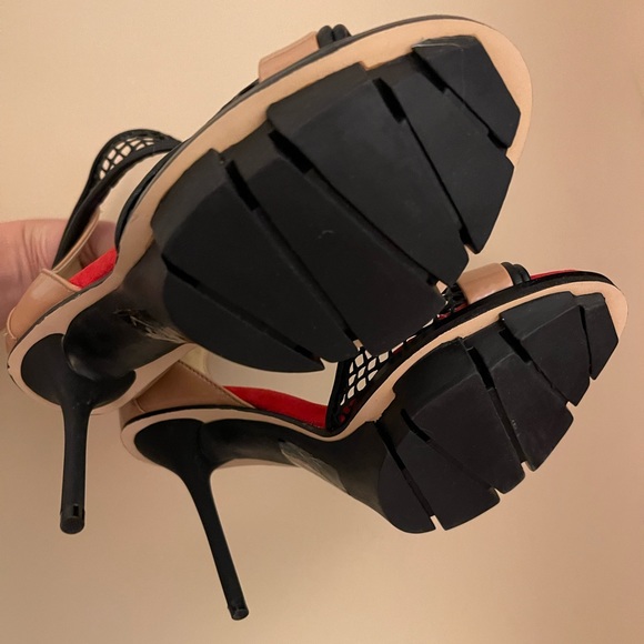 NWOB GX by GWEN STEFANI, RARE open toe zip up heels - Picture 4 of 4